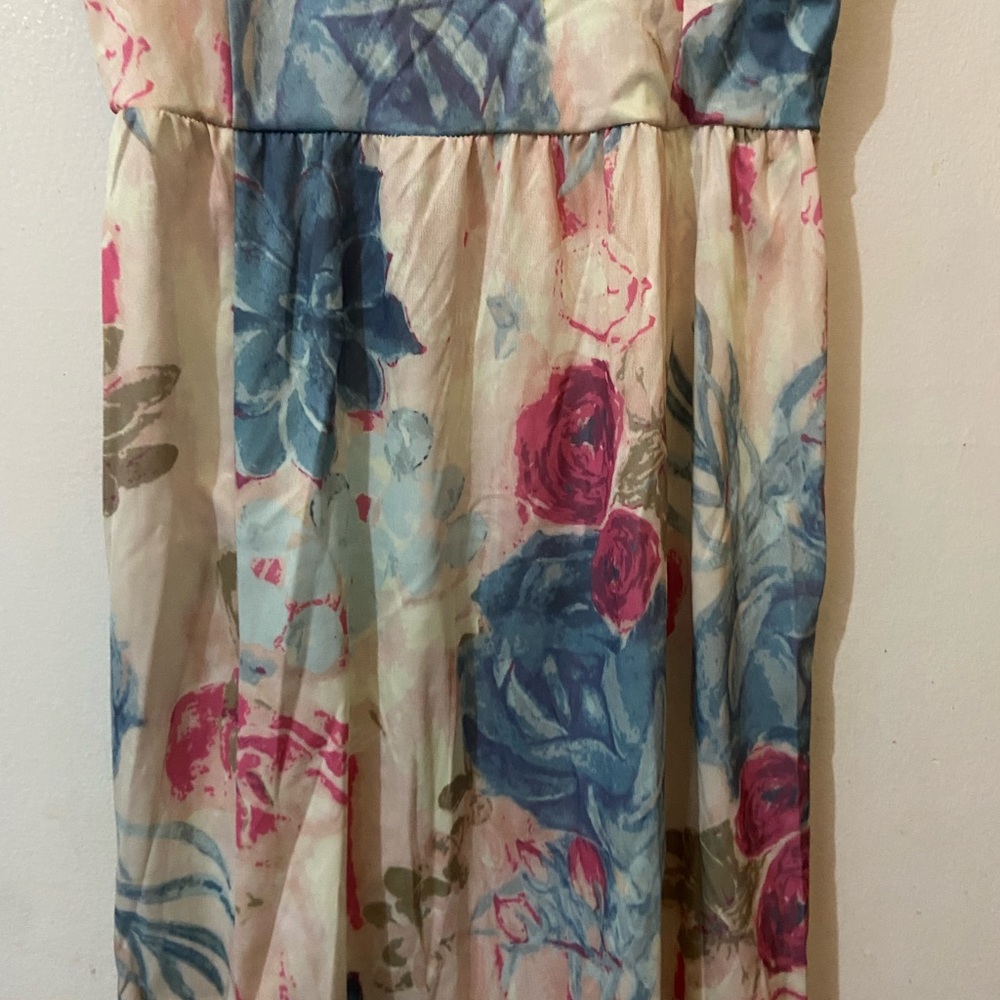 Dress - Picture 6 of 6